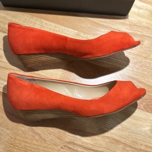 Talbots ladies wedge dress shoes size 9.5. Orange suede. Preowned good condition - Picture 9 of 16